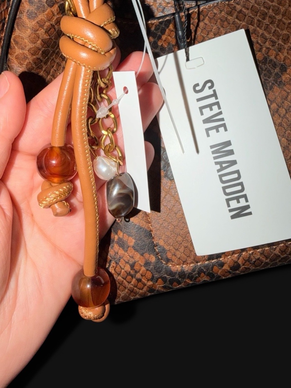Steve Madden Brown Snakeskin Shoulder Bag NWT Gold Hardware Charm Detail - Picture 2 of 3